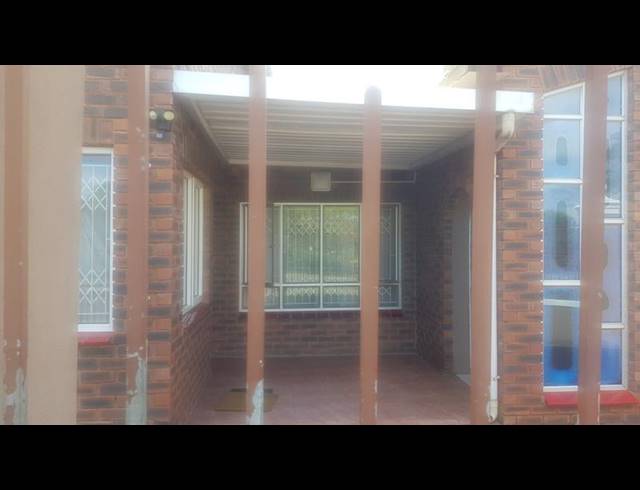 5 BEDROOM HOUSE FOR SALE IN PALMVIEW